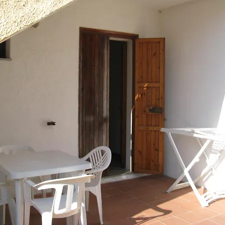 Borgo Spiaggia Isola Rossa Apartment