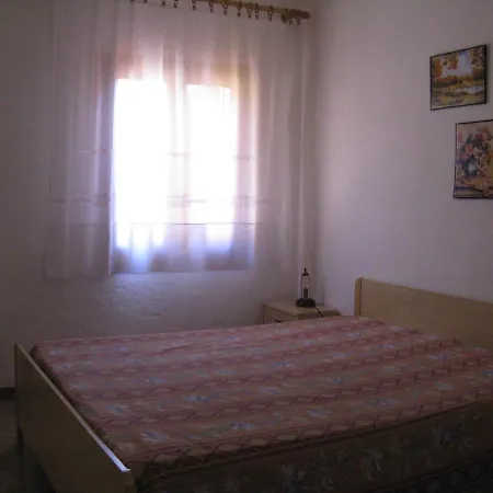 Borgo איזולה רוסה