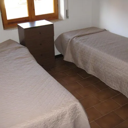 Borgo איזולה רוסה